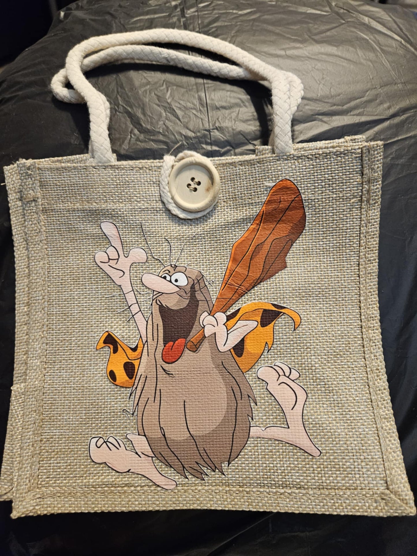 7x7 wicker bag with buttons and handles